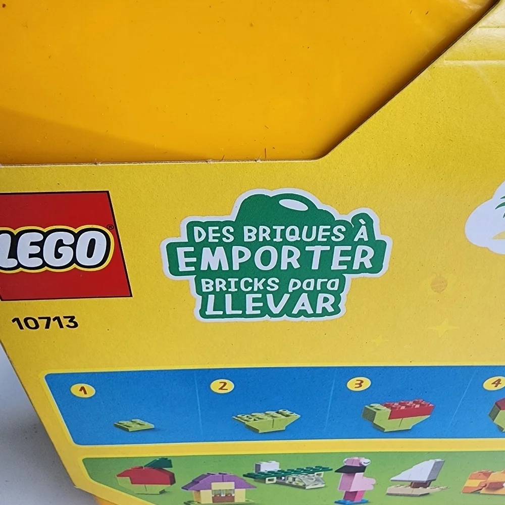 New Sealed Lego 10713 Creative Suitcase Building Complete Toy Set 213 Pieces